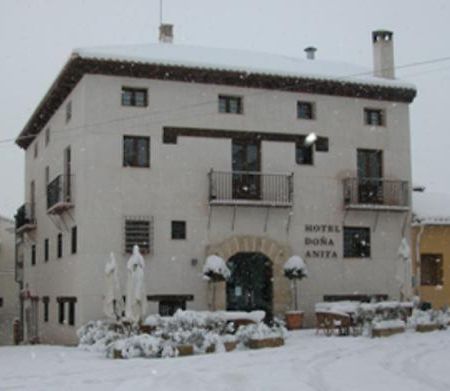 Hotel Restaurante Dona Anita Рекена Екстериор снимка