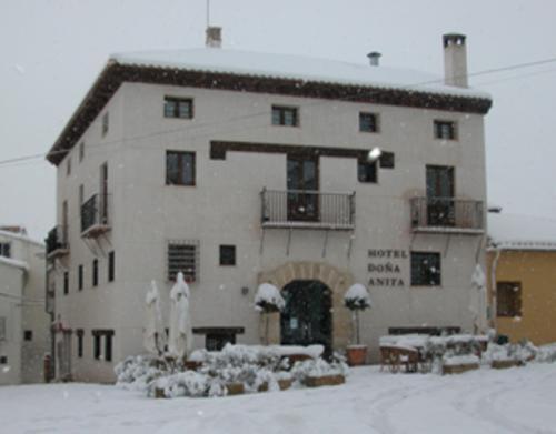 Hotel Restaurante Dona Anita Рекена Екстериор снимка